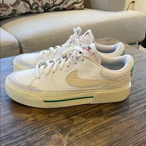 Nike women’s Court Legacy Lift Platform Sneakers- 11